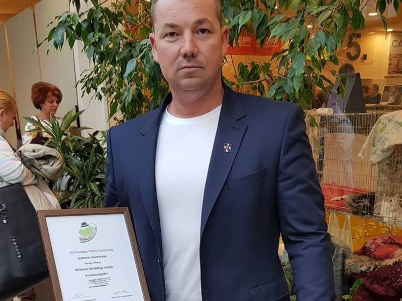Kortye Vilmos az Országos Vőfély Szövetség elismerésével